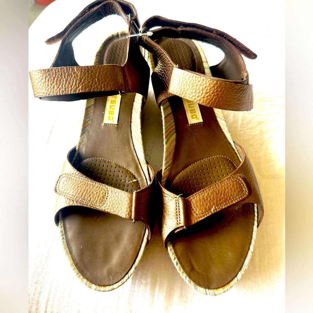 TSUBO platform sandals in a copper leather 9.5
